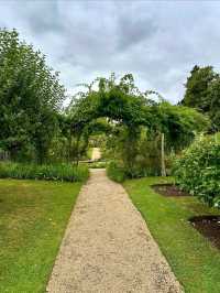 🌿 Rousham Gardens – England’s Timeless Landscape Escape