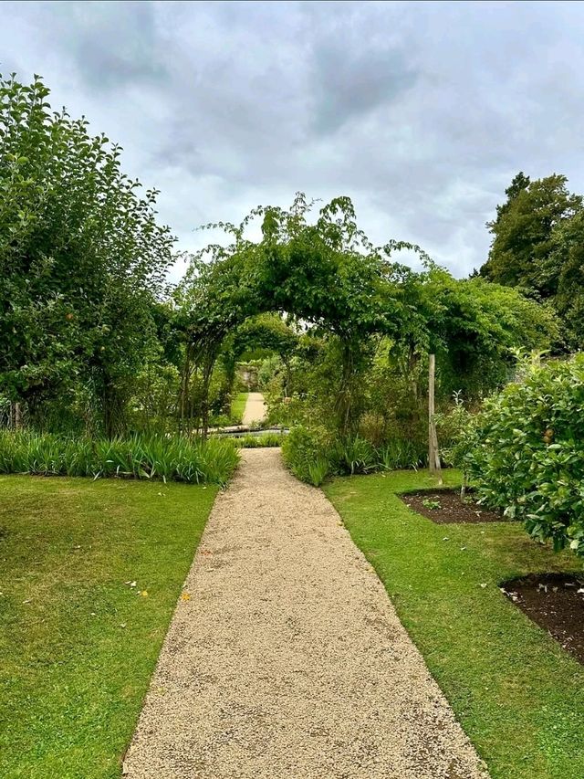 🌿 Rousham Gardens – England’s Timeless Landscape Escape
