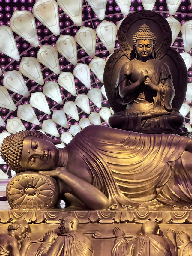 Glowing Wonder: Tech Meets Tradition at the Porcelain Tower 