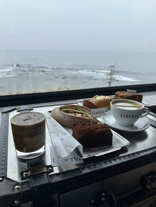 Busan. Pertama-tama laut, baru kemudian kopi.