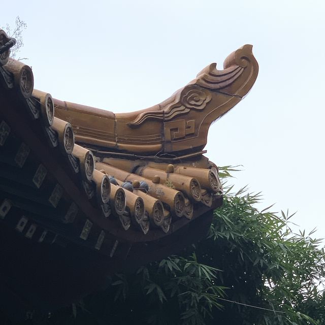 Short way to the Yellow Crane Tower 