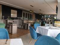 Foshan DeLai Hotel with rare high-rise pool restaurant