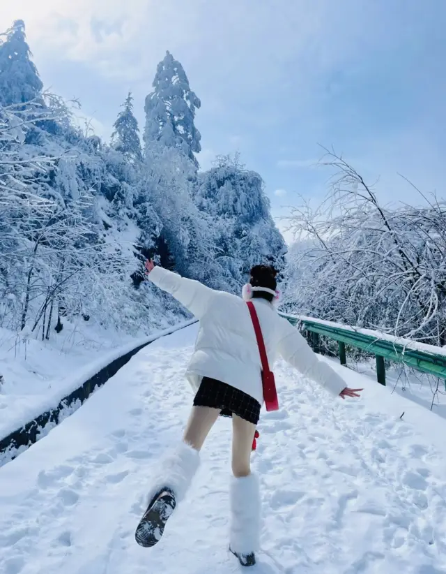 The nearest blue ice burst to Chengdu detailed guide to Longcanggou must see without stepping on thunder