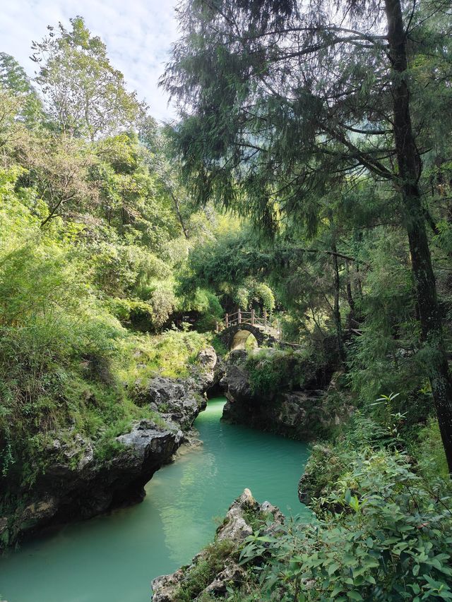 四川渠縣賨人谷，賨人穴居遺址，國家級生態公園