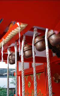 古色古香，鮮豔的朱紅色——東京花園神社