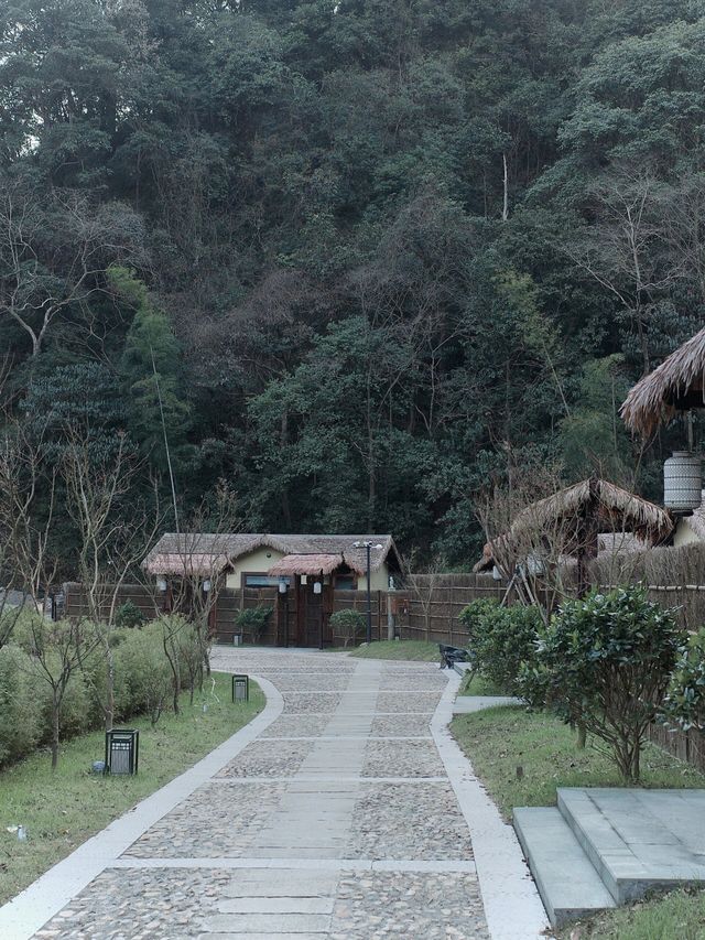 跋山涉水，住進這間中式禪意民宿～|。