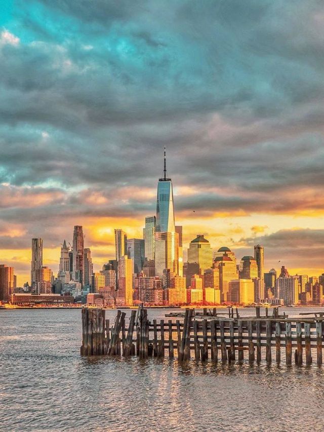 🌟✨ Luxe Suites & Eats in NYC's Heart 🗽🍴