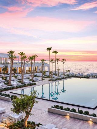 🌟 Grecian Getaway: Luxe Stay at White Palace 🌟