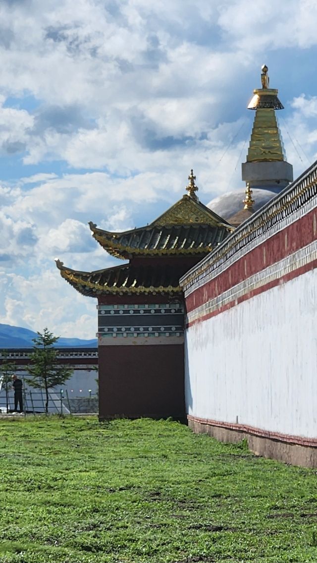 一起看寧瑪寺已載入世界最大的《大藏經》轉經筒