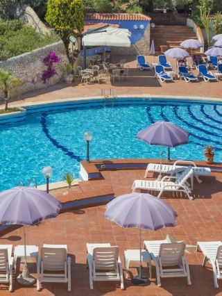 🏨✨ Sicily's Hidden Gem: Villa Politi Scoop! 🌟