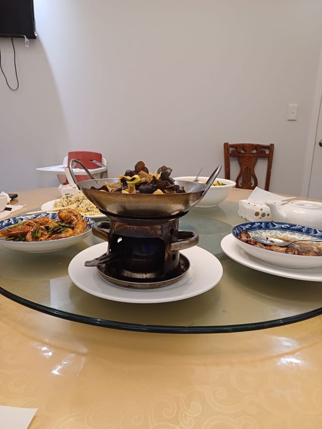 漢密爾頓夜市遊記：東西方美食的完美融合。