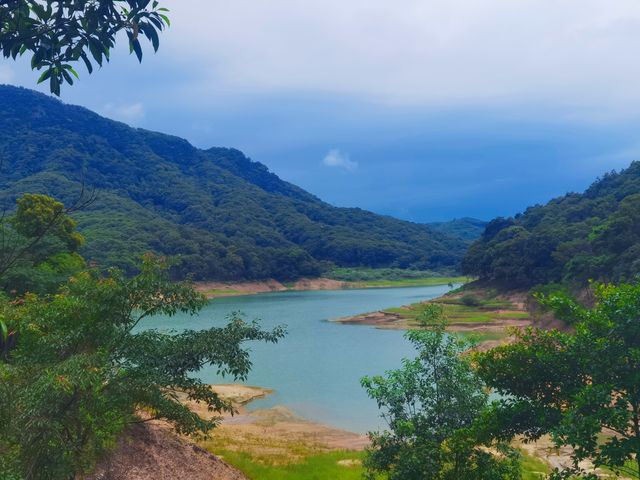 山中風雨~探洞龍潭天坑。