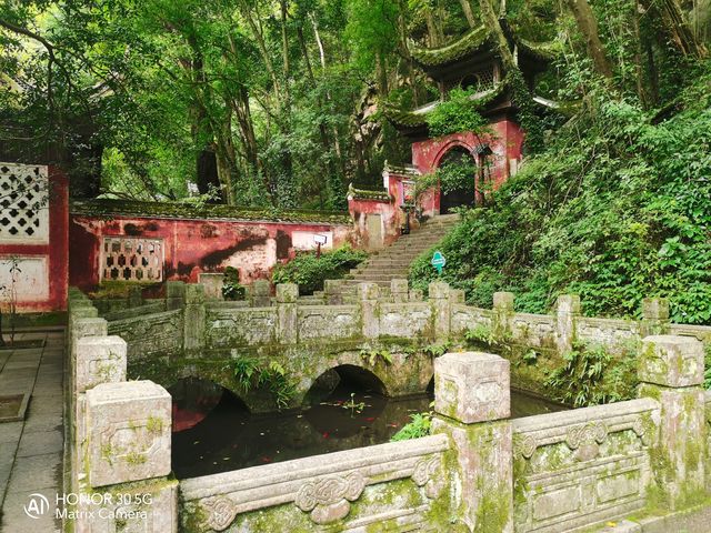 黃平飛雲崖。