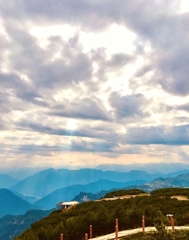 這才是真正的一覽眾山小。