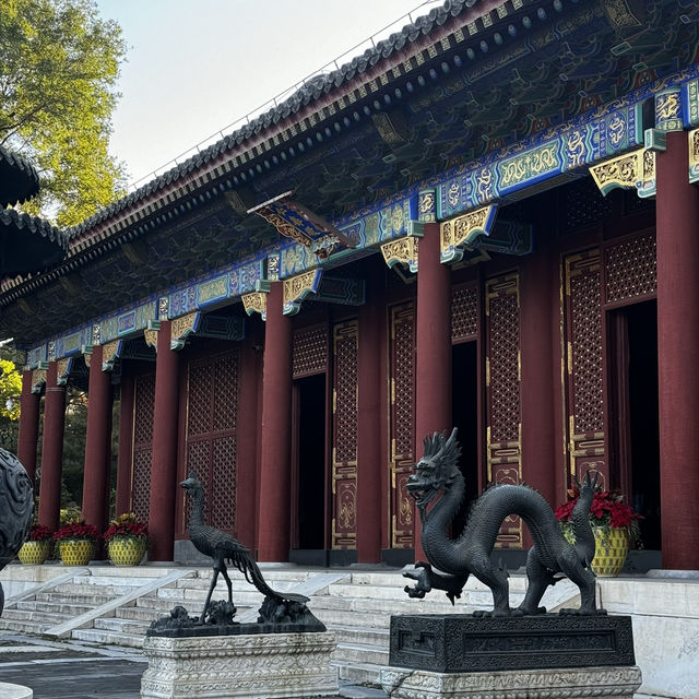 Enjoying the fresh Autumn air at The Summer Palace 🏯