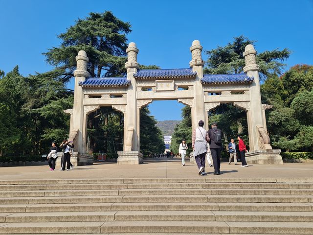 南京中山陵。