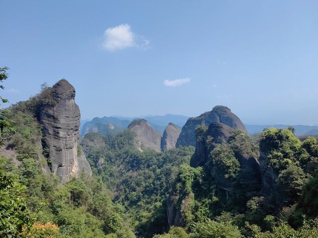 橫跨兩省的景區有多大魅力——八角寨景區。