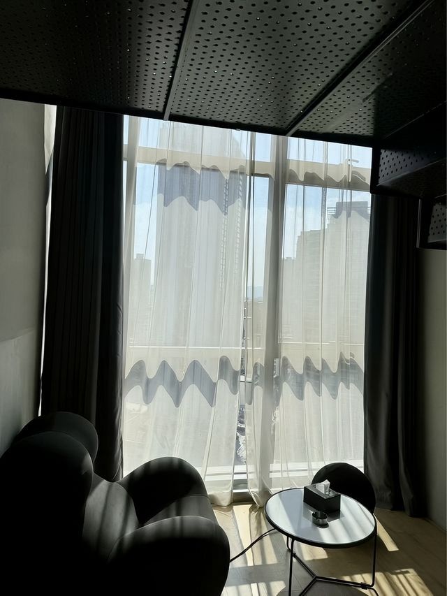 周末來這裡約會窩在酒店裡看電影不要太幸福。