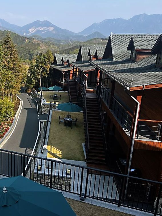 住進現實版綠野仙蹤被森林環抱的溫泉酒店