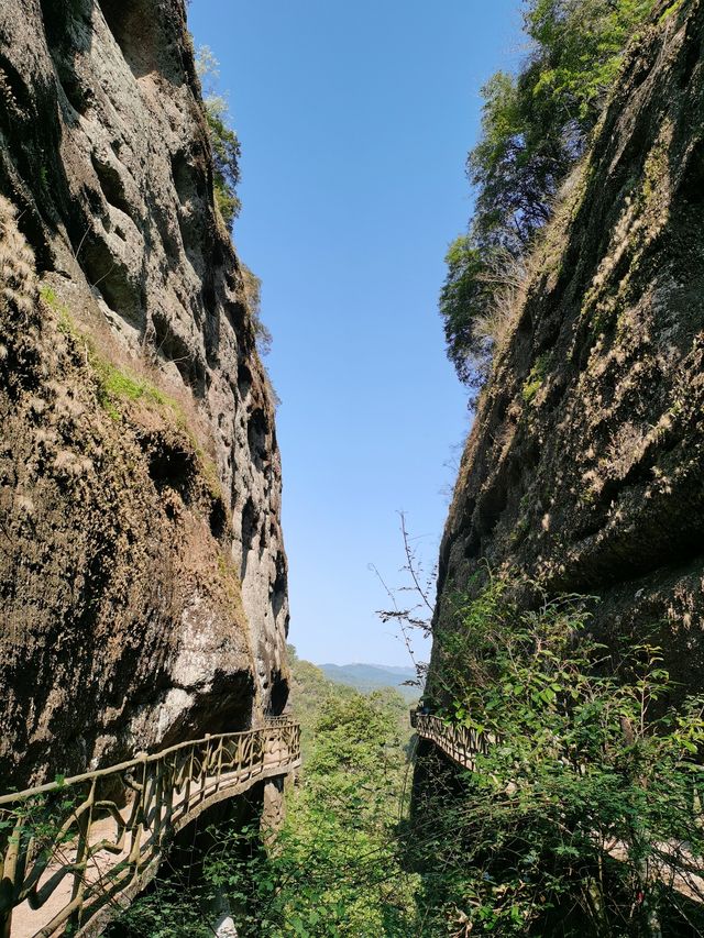 兼具雄、險、奇、秀、幽、古特色的五指石風景區（一）