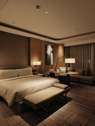 Hilton Zhuji offers a view of the whole city at night