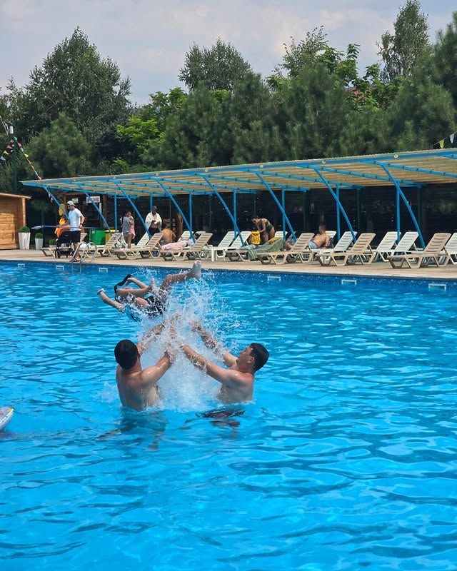 哈薩克斯坦奇姆肯特水上樂園：炎炎夏日中的清涼勝地
