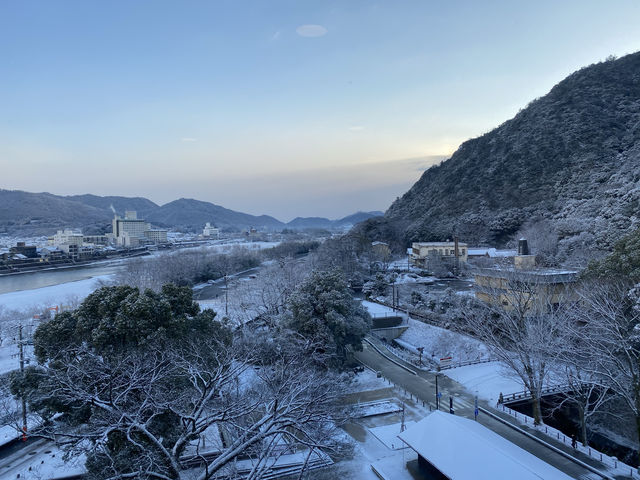 大雪紛飛金華山