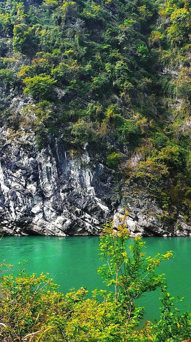 沙塵暴那天    我躲進了豐都夾壁山