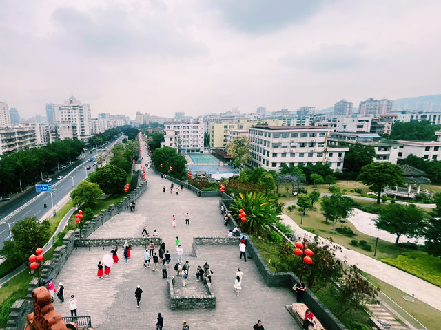 廣東省肇慶市文物古蹟景點：肇庆府署遗址公园，適合觀光旅遊、度假休閒等！