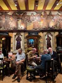 Visit One of London’s Most Beautiful Pubs! ✨