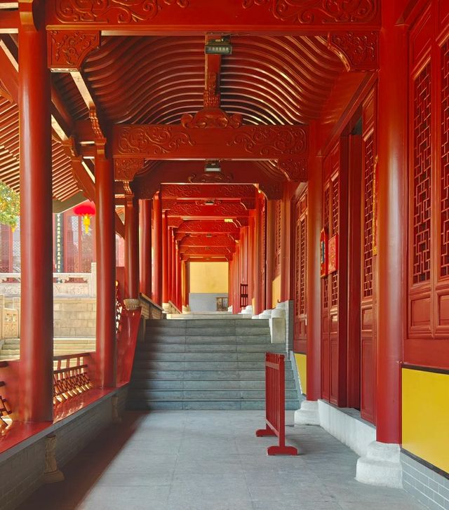 晨鐘暮鼓，香爐峰登高尋禪