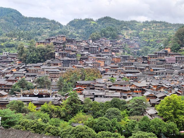 住進苗寨雲端！天合盛景讓我捨不得下山