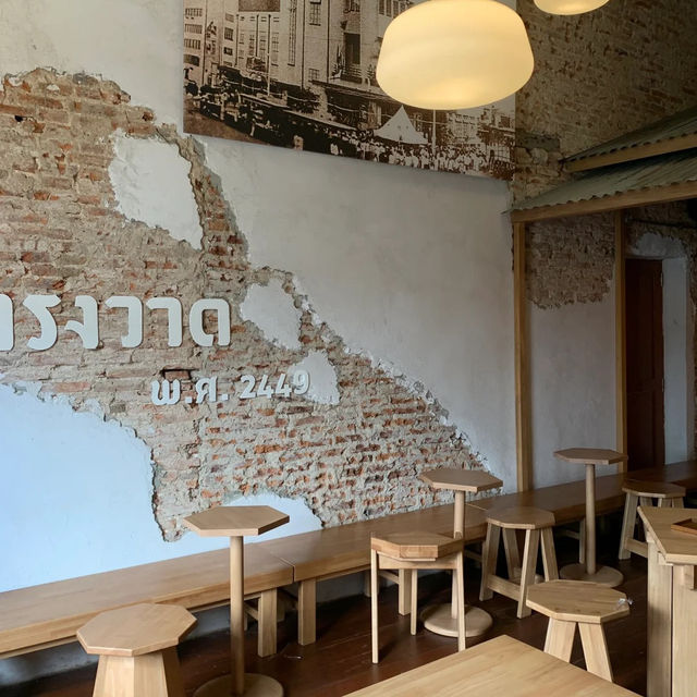 🏛️☕️방콕에서 발견한 고급스러운 카페, 디자인에 감동했습니다! 