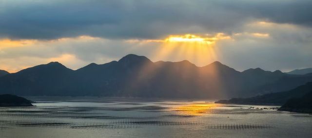 逅海民宿 | 當丁達爾光穿透雲層，我把霞光寫成的詩讀給你聽