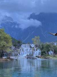 Jade Snow Mountain: Your Ticket to Heaven in Yunnan! ⛰️✨