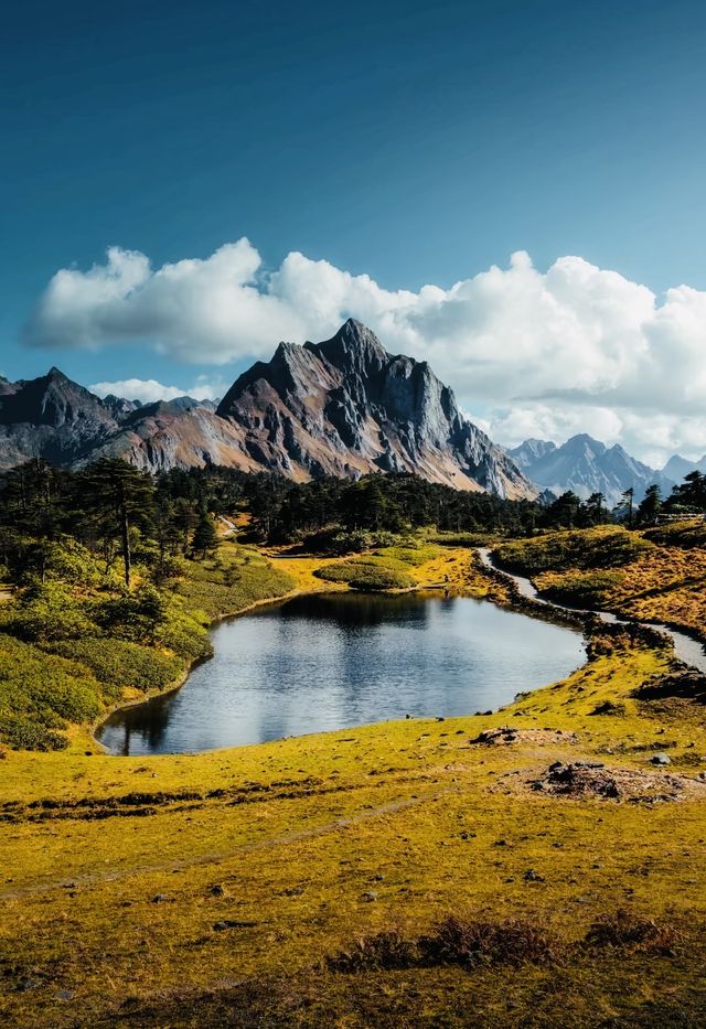 探訪金字塔雪山秘境
