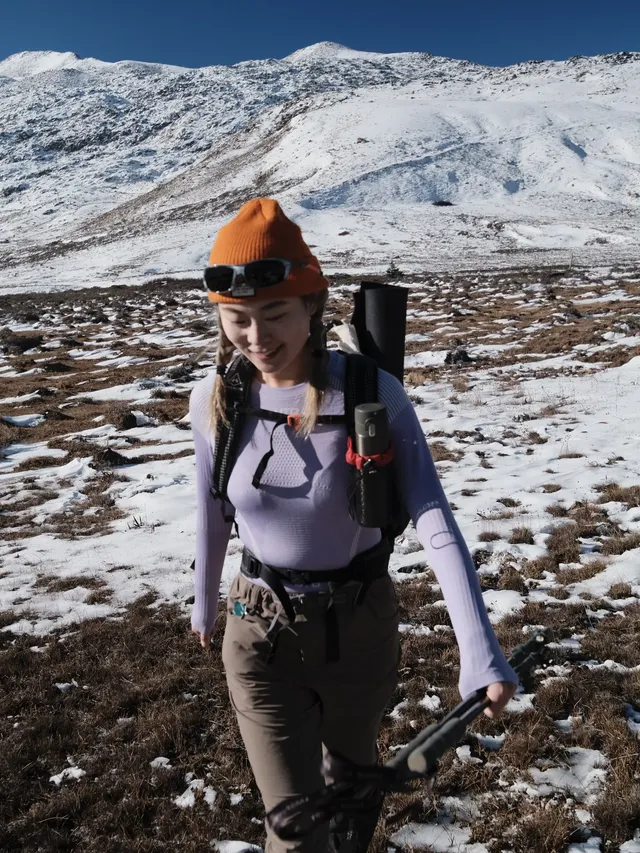 川西雪山整活，吃了牦牛肉，單穿一件是否抗凍