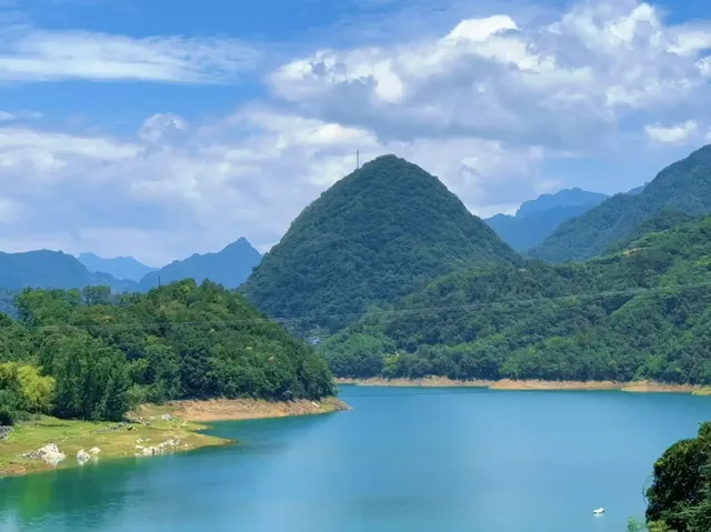 湖北宜昌市長陽縣清江邊好玩的地方彙總