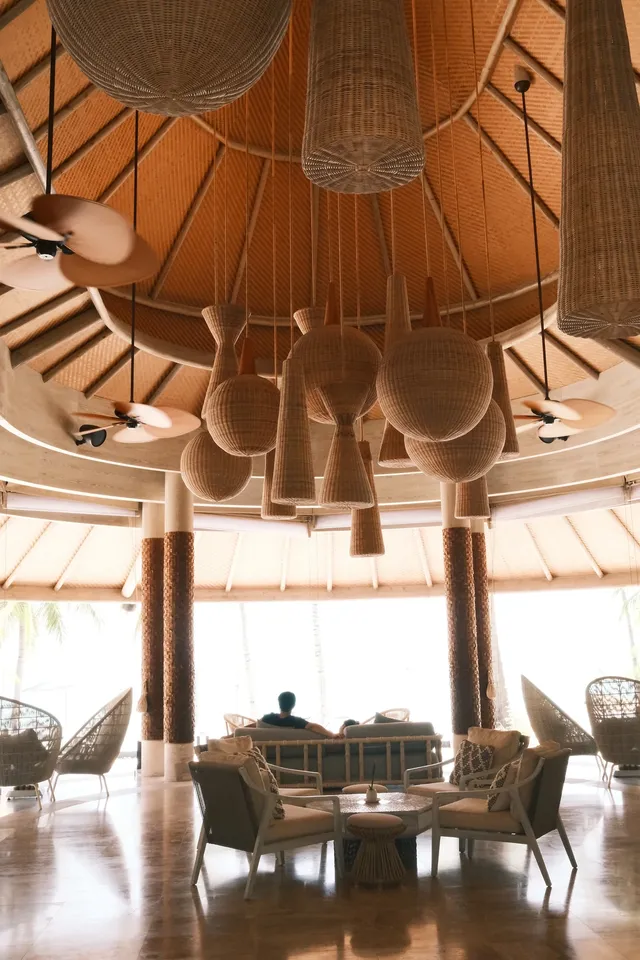 不是在旅遊就是在旅遊的路上