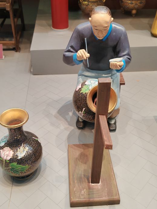 中国古美術・珍蔵・ 銅胎掐糸エナメル彩 景泰藍鎏金蓋罐・箱付き・文房具 一組泥塑展覽示景泰藍（銅胎掐絲琺瑯）的六大工序 | Trip.com 北京