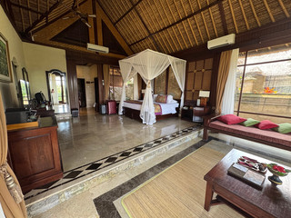 Dekat dengan pusat Ubud, suasananya mirip dengan Royal Pita Maha.