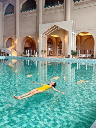 Amazing "Dead Sea" floating in Guangxi, guide included