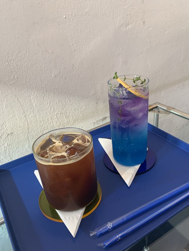 망원 망리단길 힙한 인테리어와 편안함이 있는 카페🧊🥃 [망원_무계획]