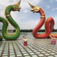 พญานาคพ่นน้ำ ริมแม่น้ำบางประกง