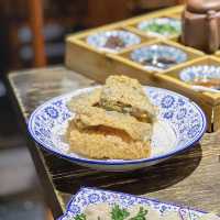 《宮廷風裝修火鍋店》