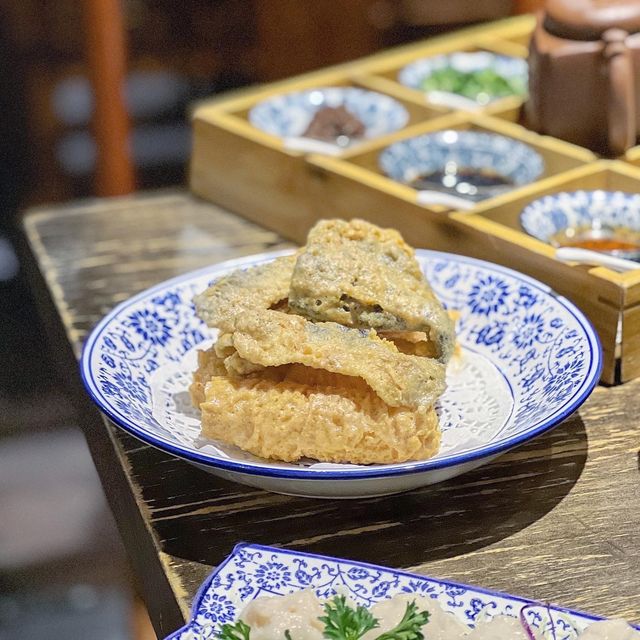 《宮廷風裝修火鍋店》