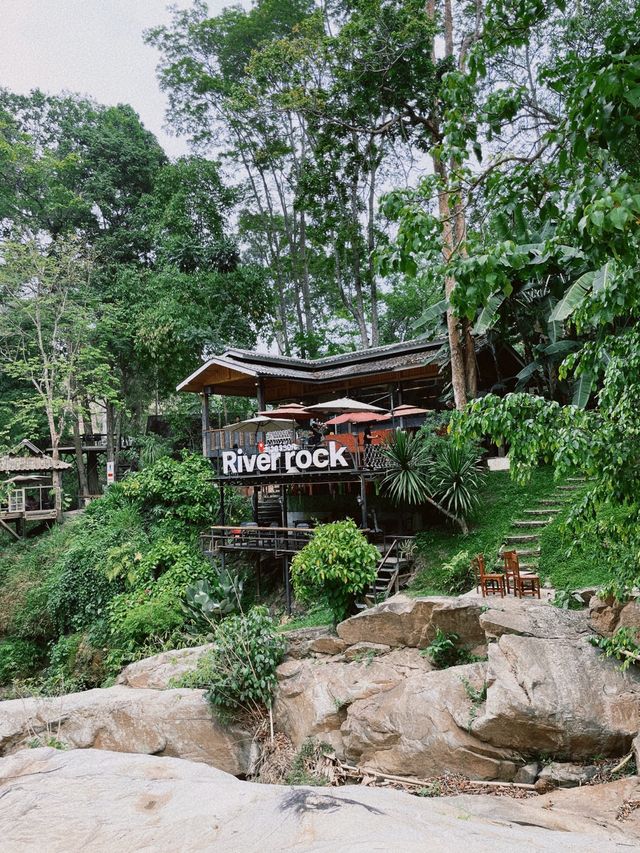 คาเฟ่ลับ ท่ามกลางธรรมชาติ River Rock!