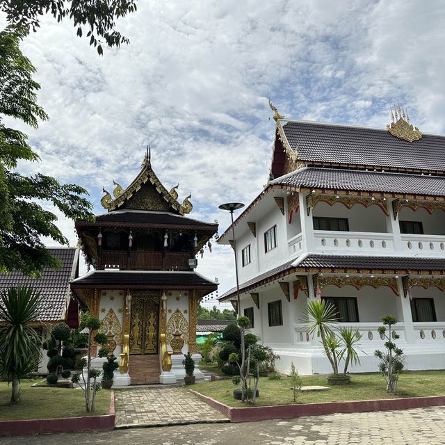 วัดเจดีย์เหลี่ยม ประตูสู่นครโบราณ📍