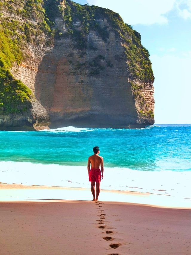 Kelingking Beach! A must-visit beach in Bali!