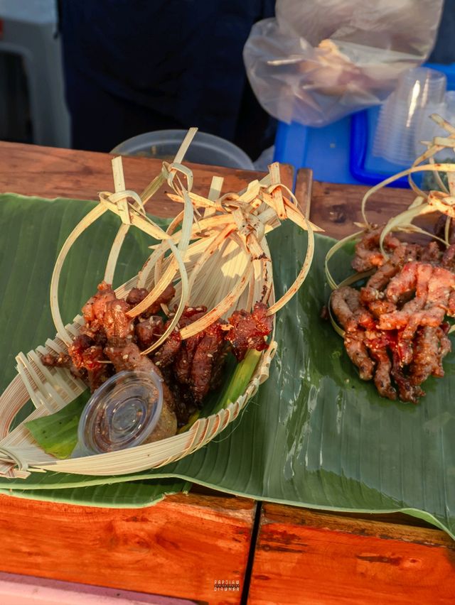 เดินตลาดพื้นเมืองที่รวมของสุโขทัยไว้ที่นี่